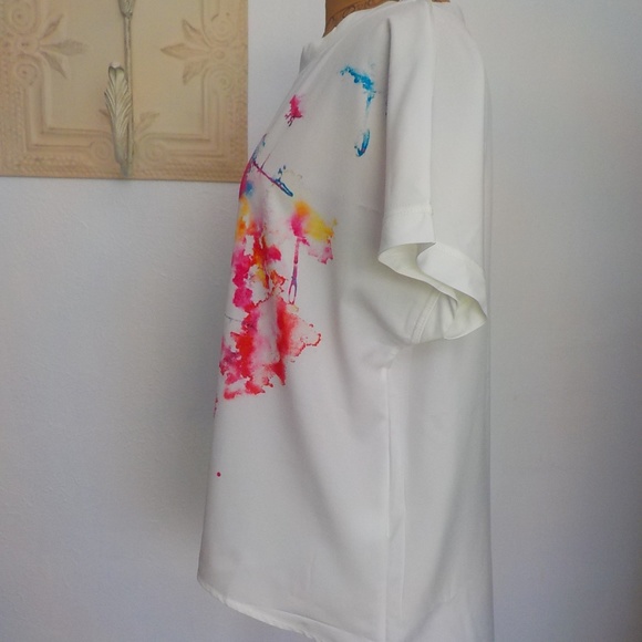 NEW Abstract Flower Tee Top - Picture 2 of 7